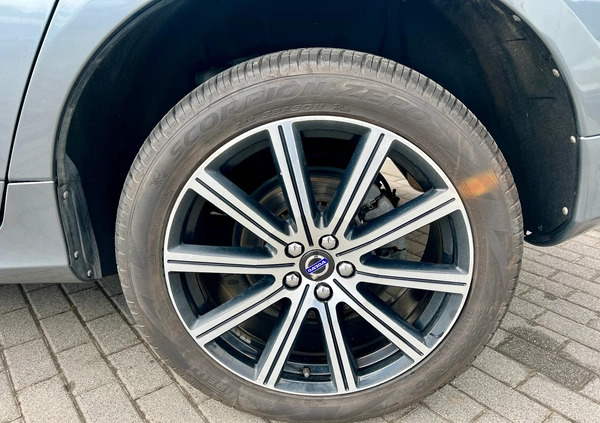 Volvo XC 60 cena 89900 przebieg: 113169, rok produkcji 2017 z Żychlin małe 326